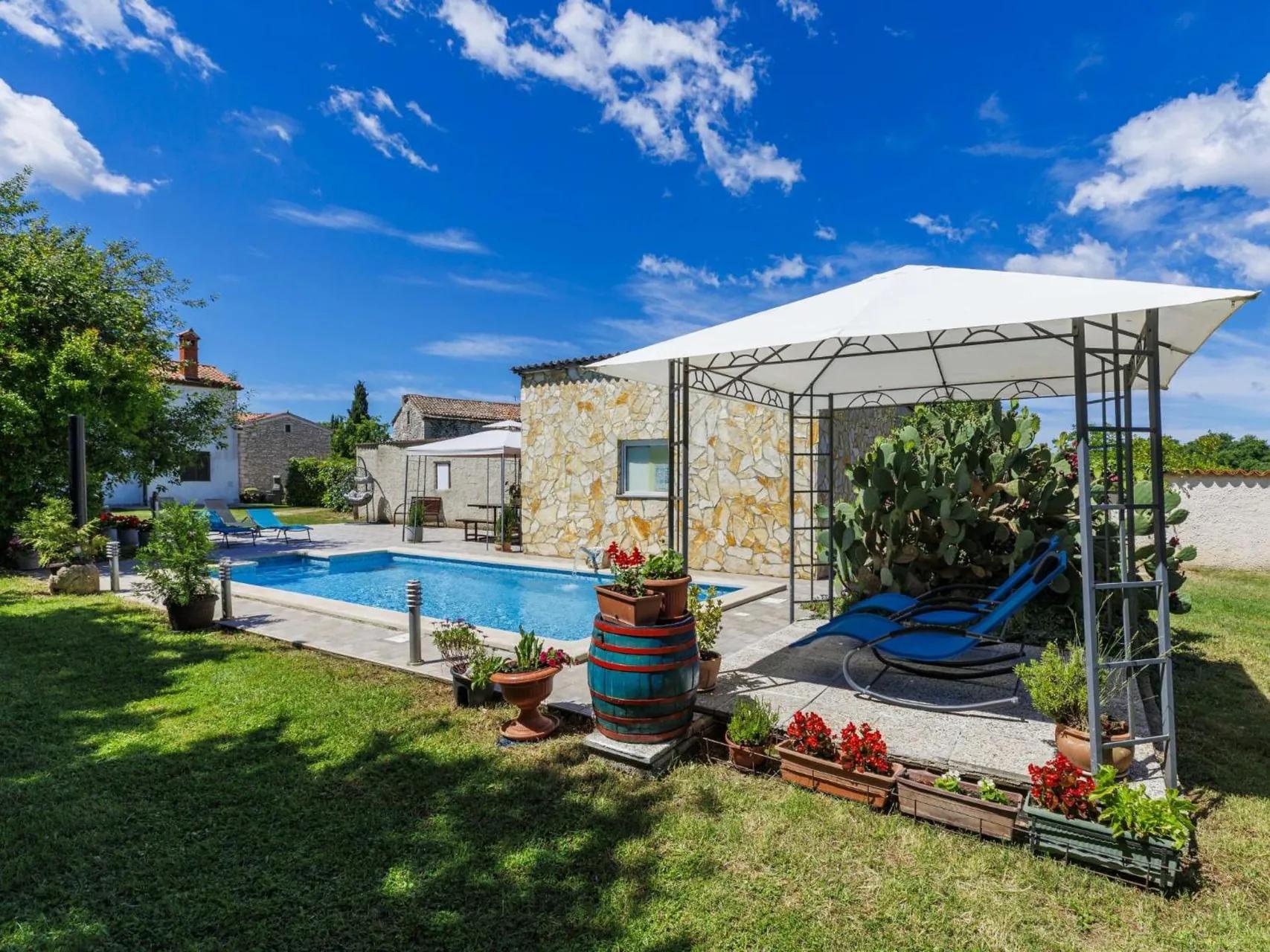 Holiday Home Pinezici-2 by Interhome
