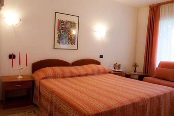 Hotel Makin photo