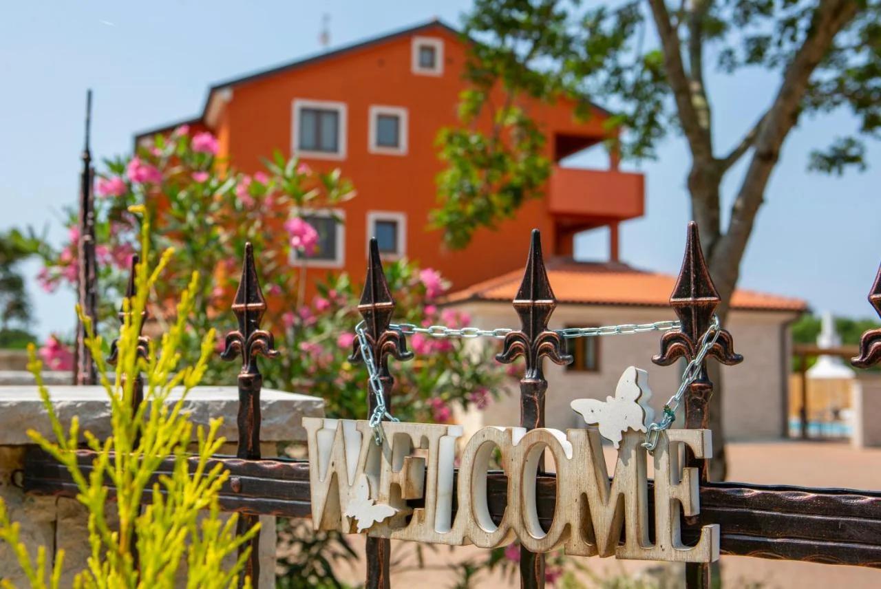 Hotel Natura Vilanija foto