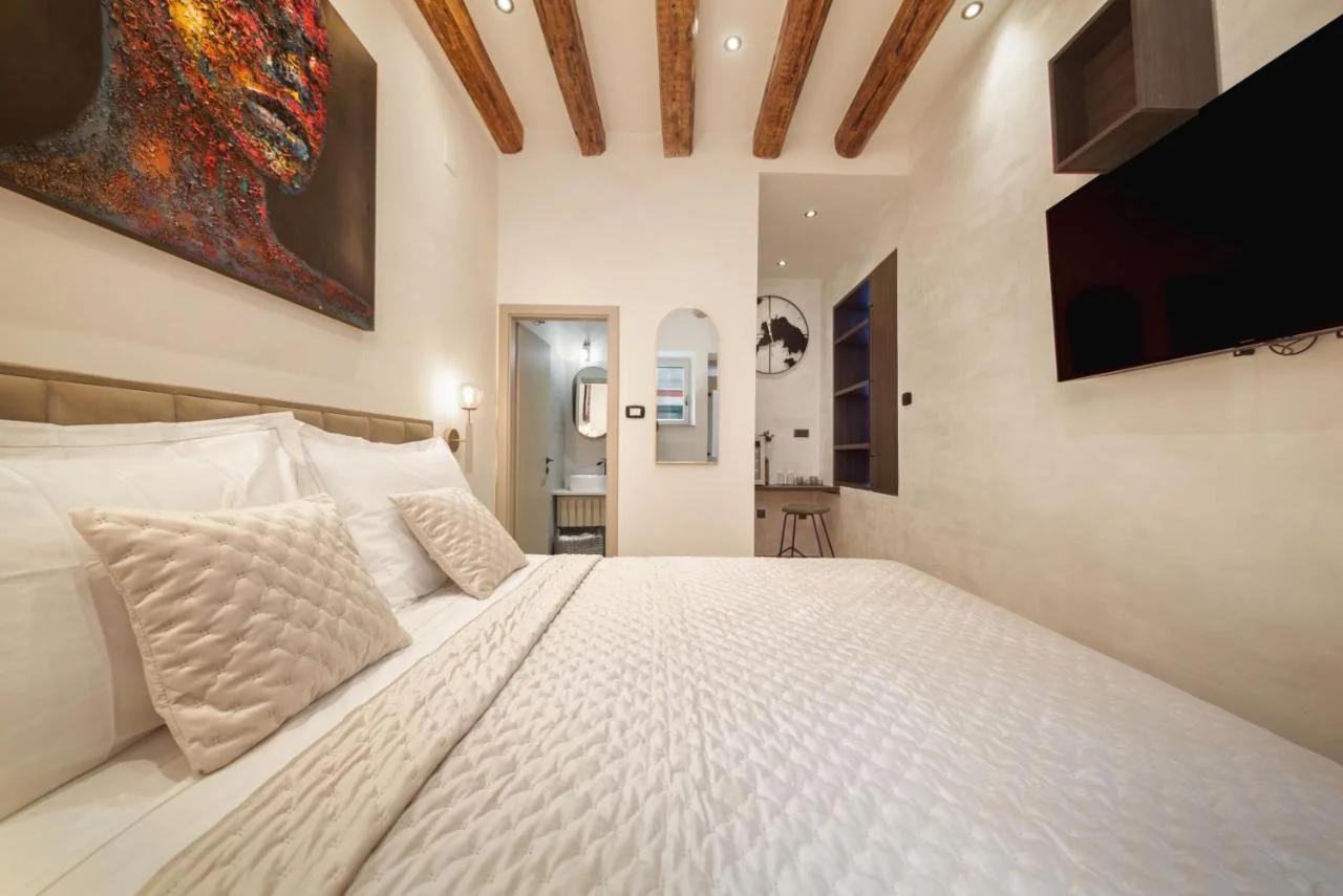 Hygge Rooms Split photo