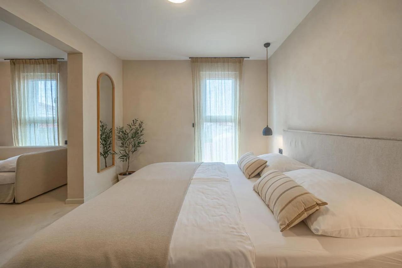 lo͝or luxury retreat photo
