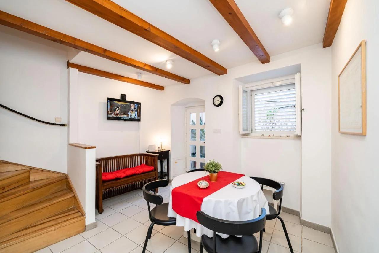 Lovely holiday house Othello next to the Buža beach photo