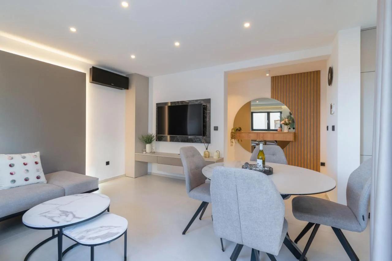 Lux Apartment Aleo photo