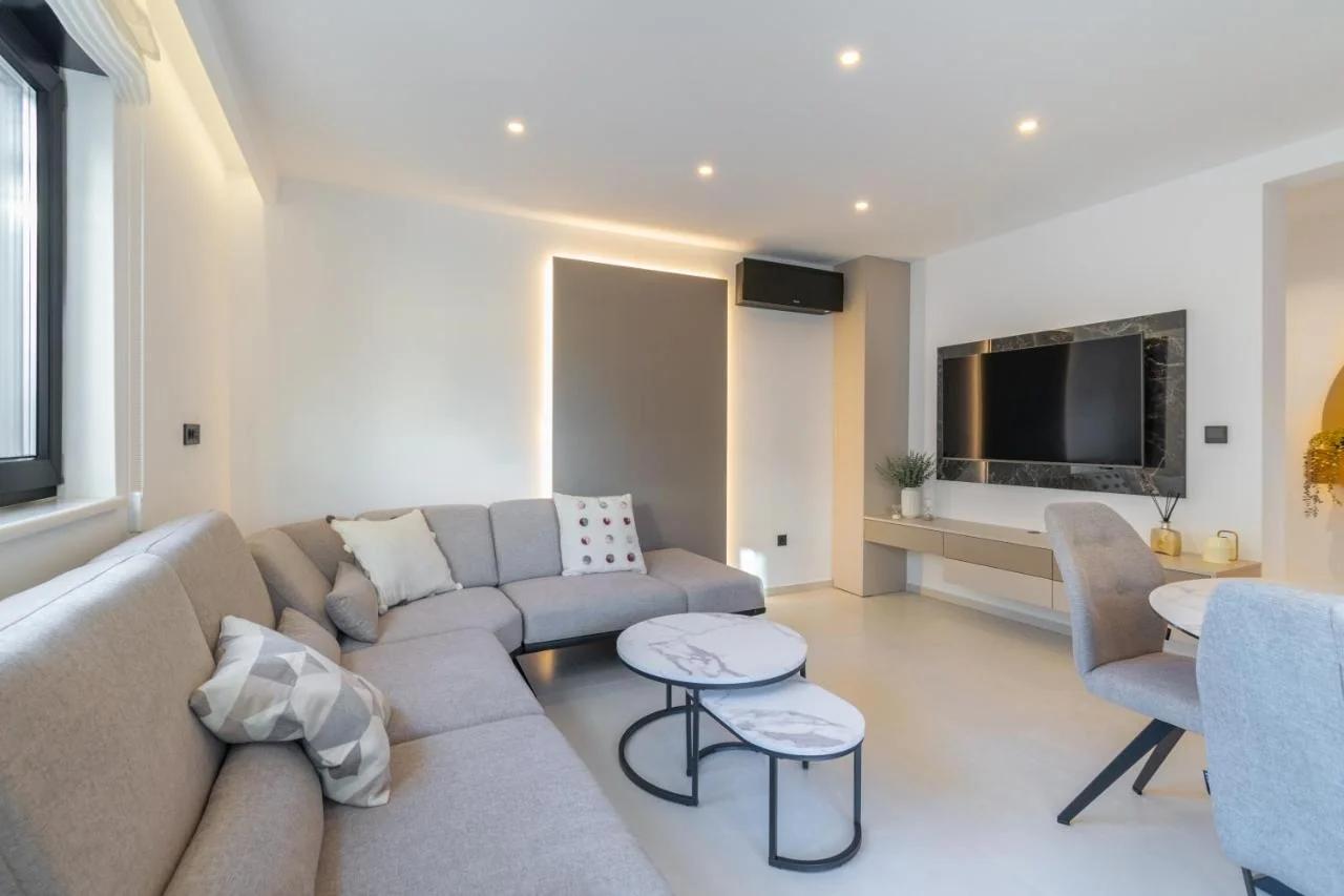 Lux Apartment Aleo photo