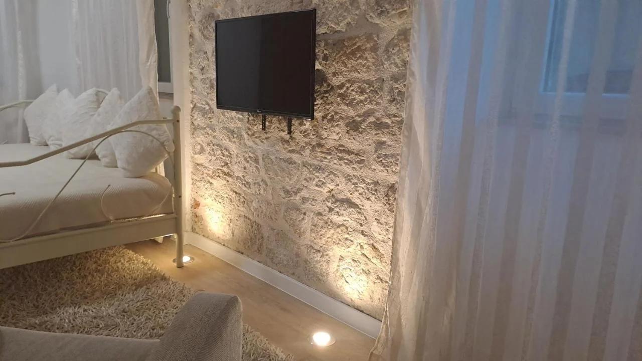 Medulić Palace Rooms & Apartments 2 photo