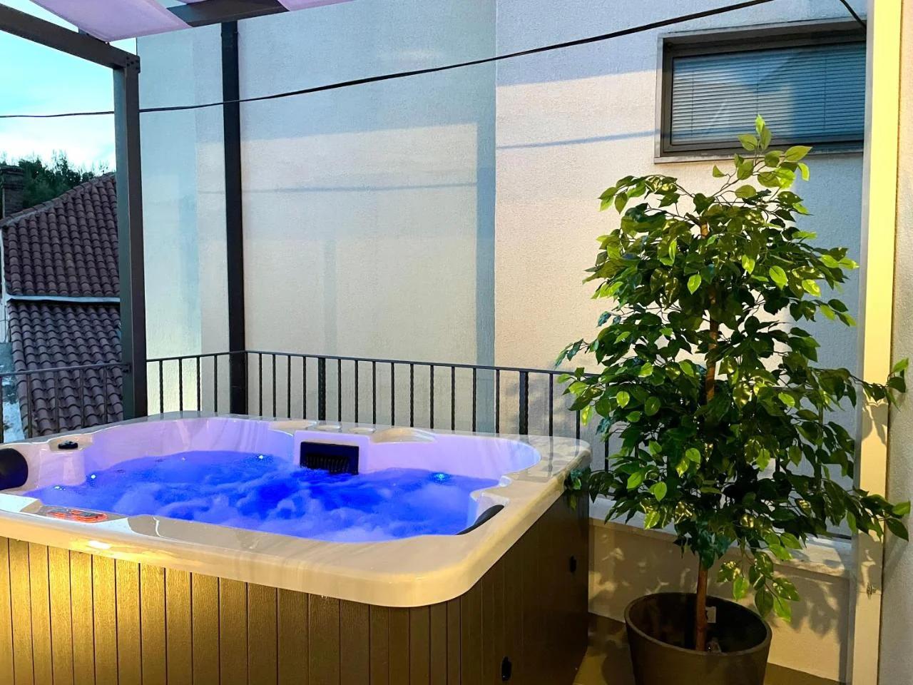 Modern Jacuzzi Apartment Mickey photo