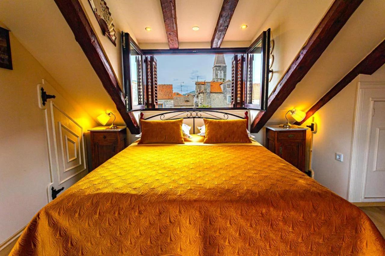 Old town Villa TROGIR STARS with free parking photo