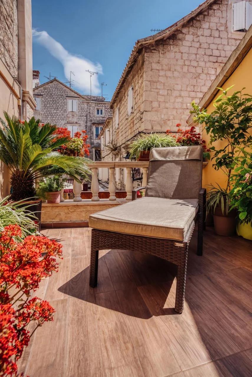 Old town Villa TROGIR STARS with free parking photo