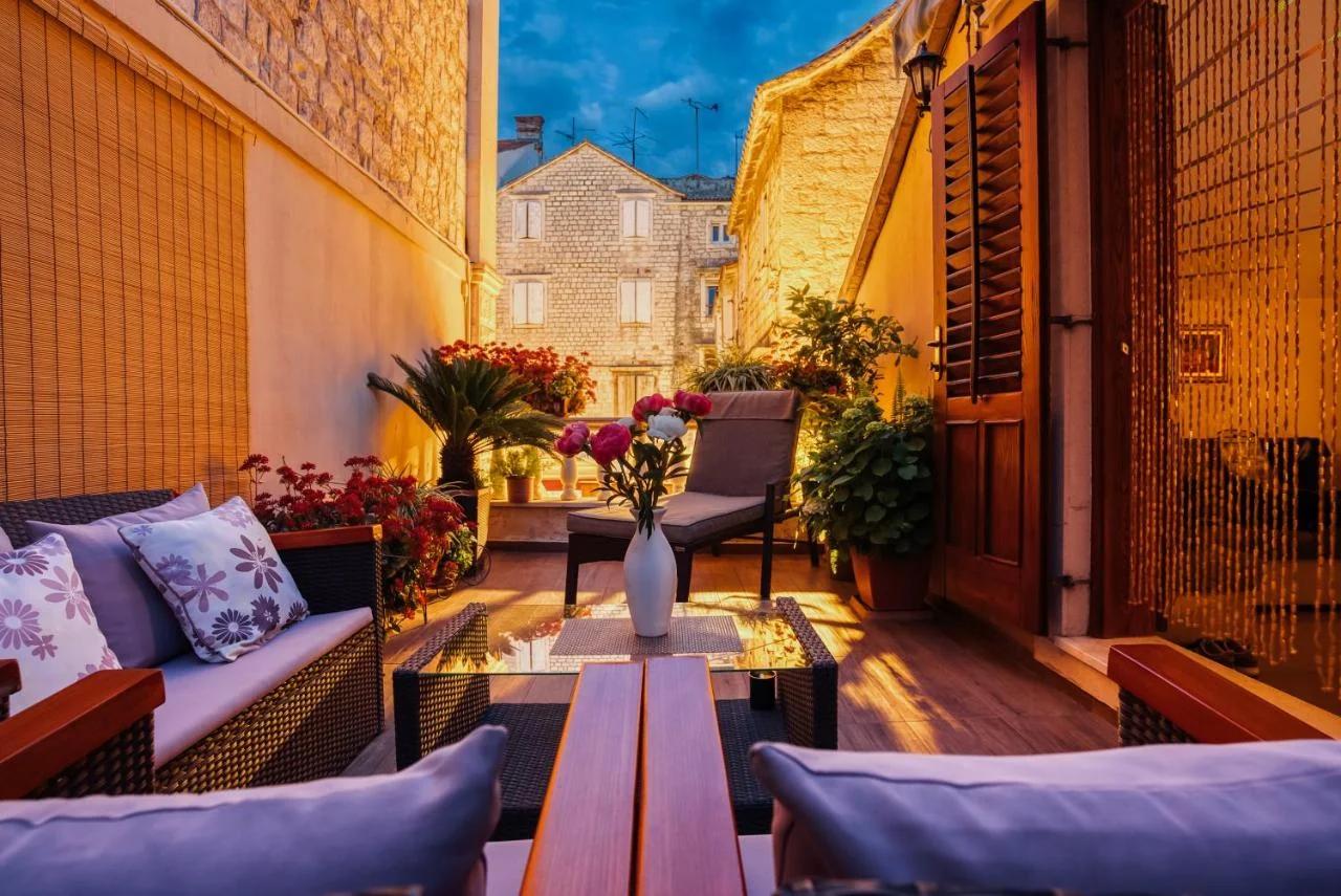 Old town Villa TROGIR STARS with free parking photo