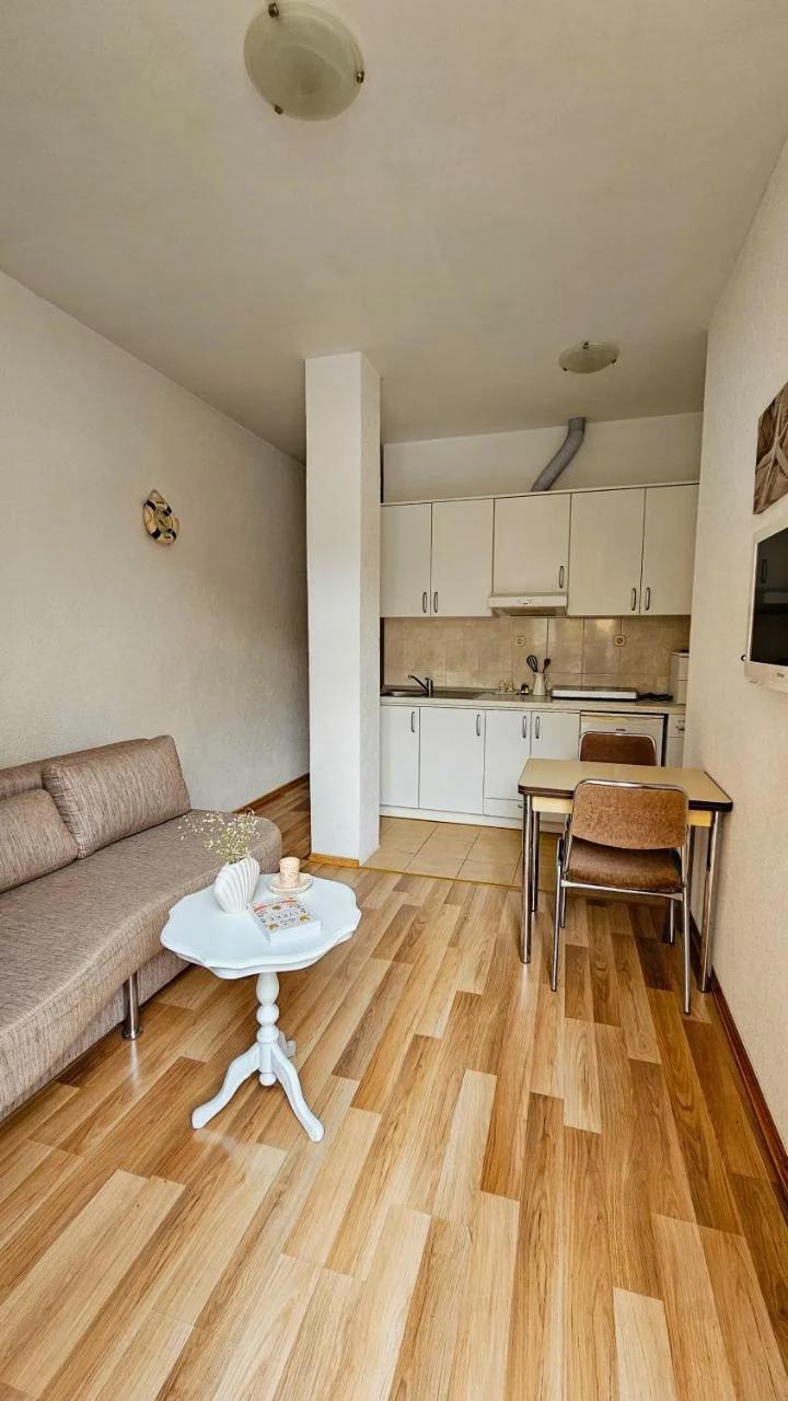 One-Bedroom Apartment, 10min from the City Center foto