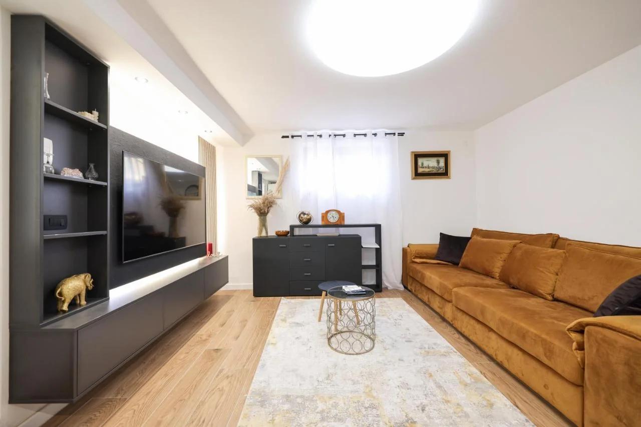 Oscar & Leo Apartments photo