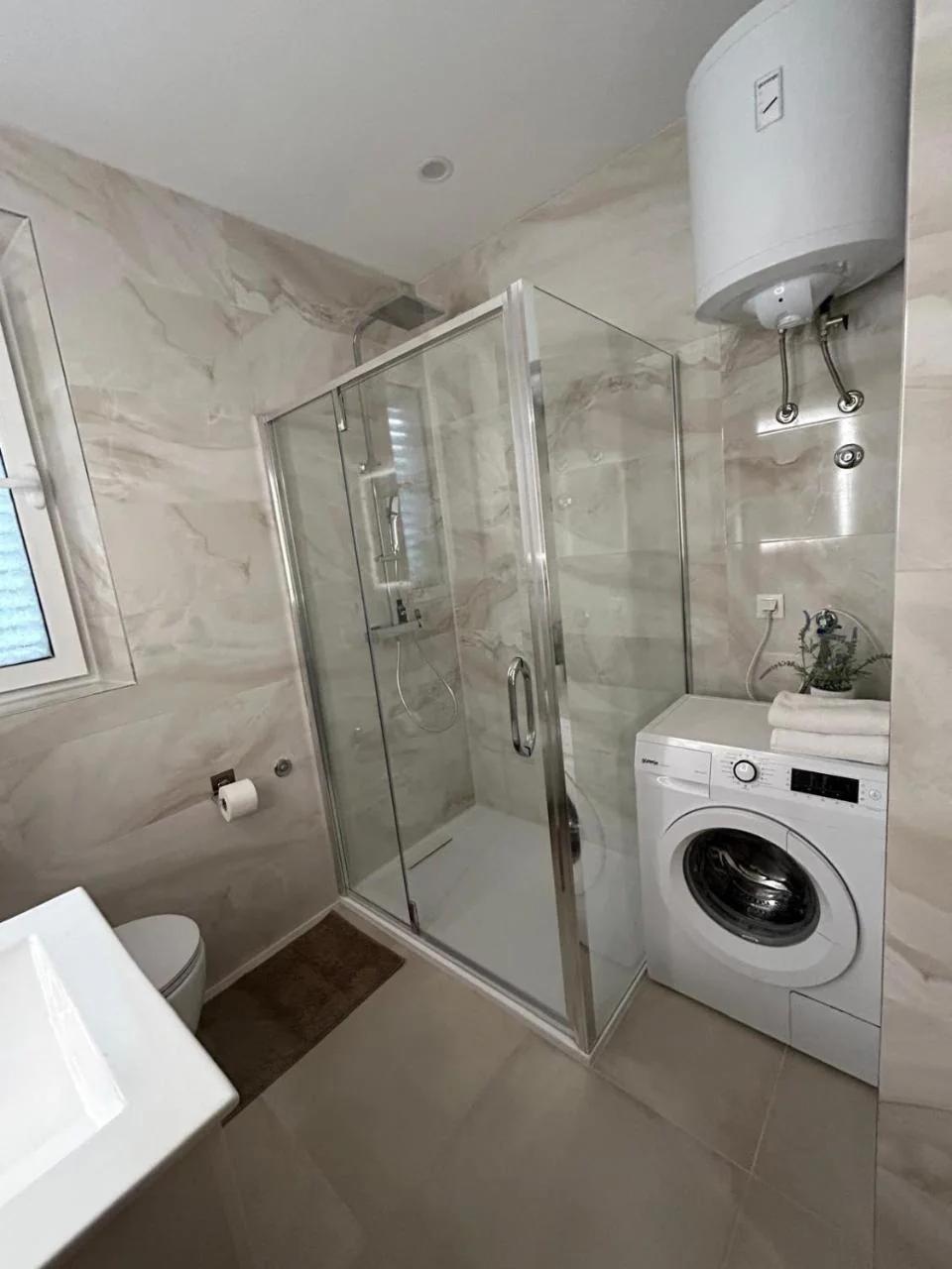 Perina Apartment - free parking photo