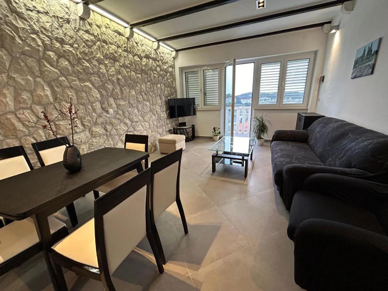 Perina Apartment - free parking photo