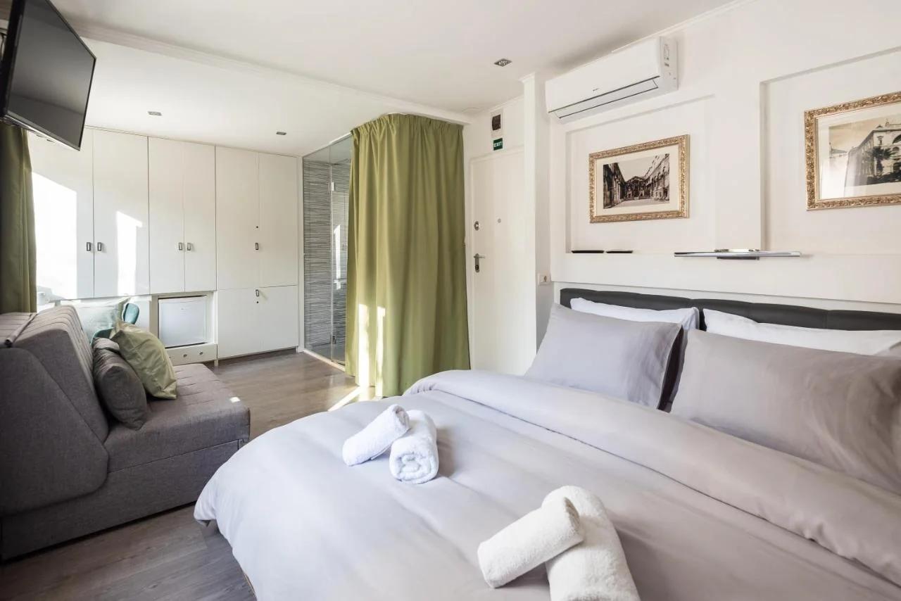 ROKOS SUPERIOR DOWNTOWN ROOMS - comfortable rooms with private bathrooms - perfect location for exploring Diocletian's Palace and the gastronomy of Split within walking distance foto