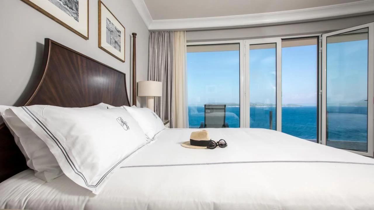 Royal Blue Hotel photo