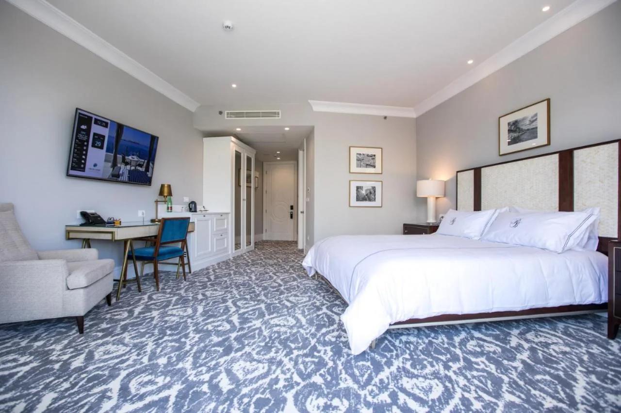 Royal Blue Hotel photo