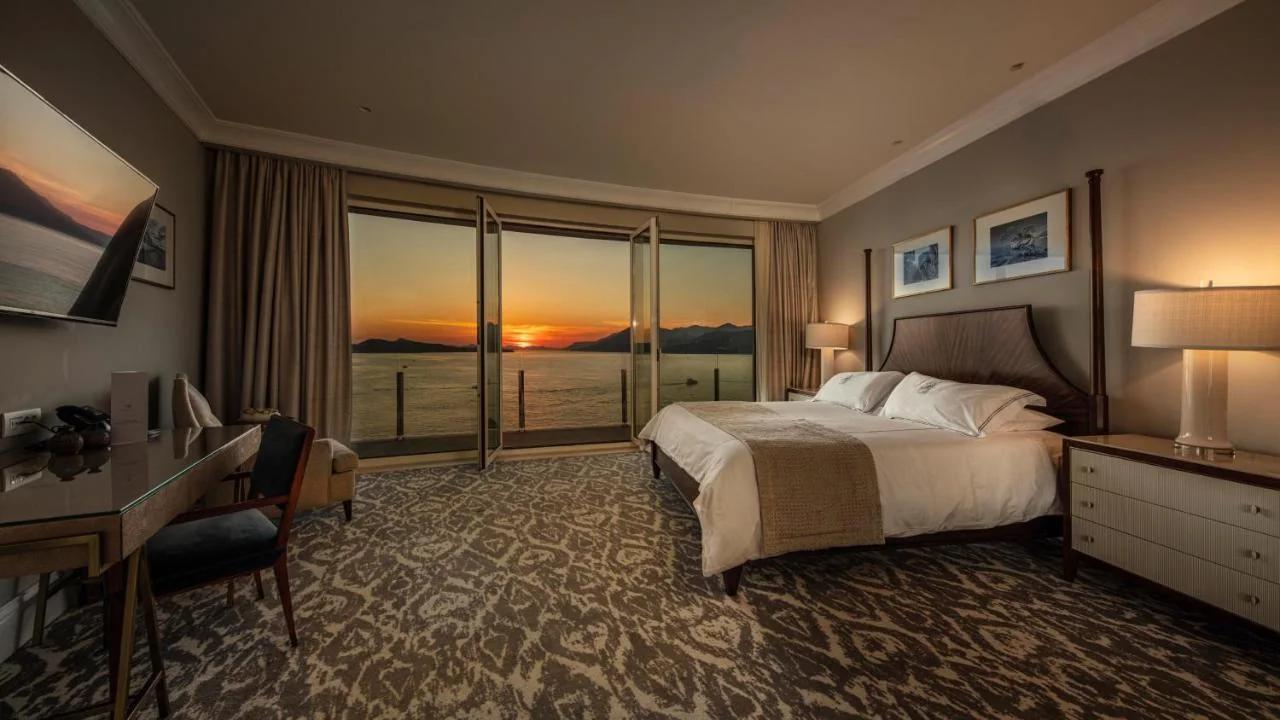 Royal Blue Hotel photo