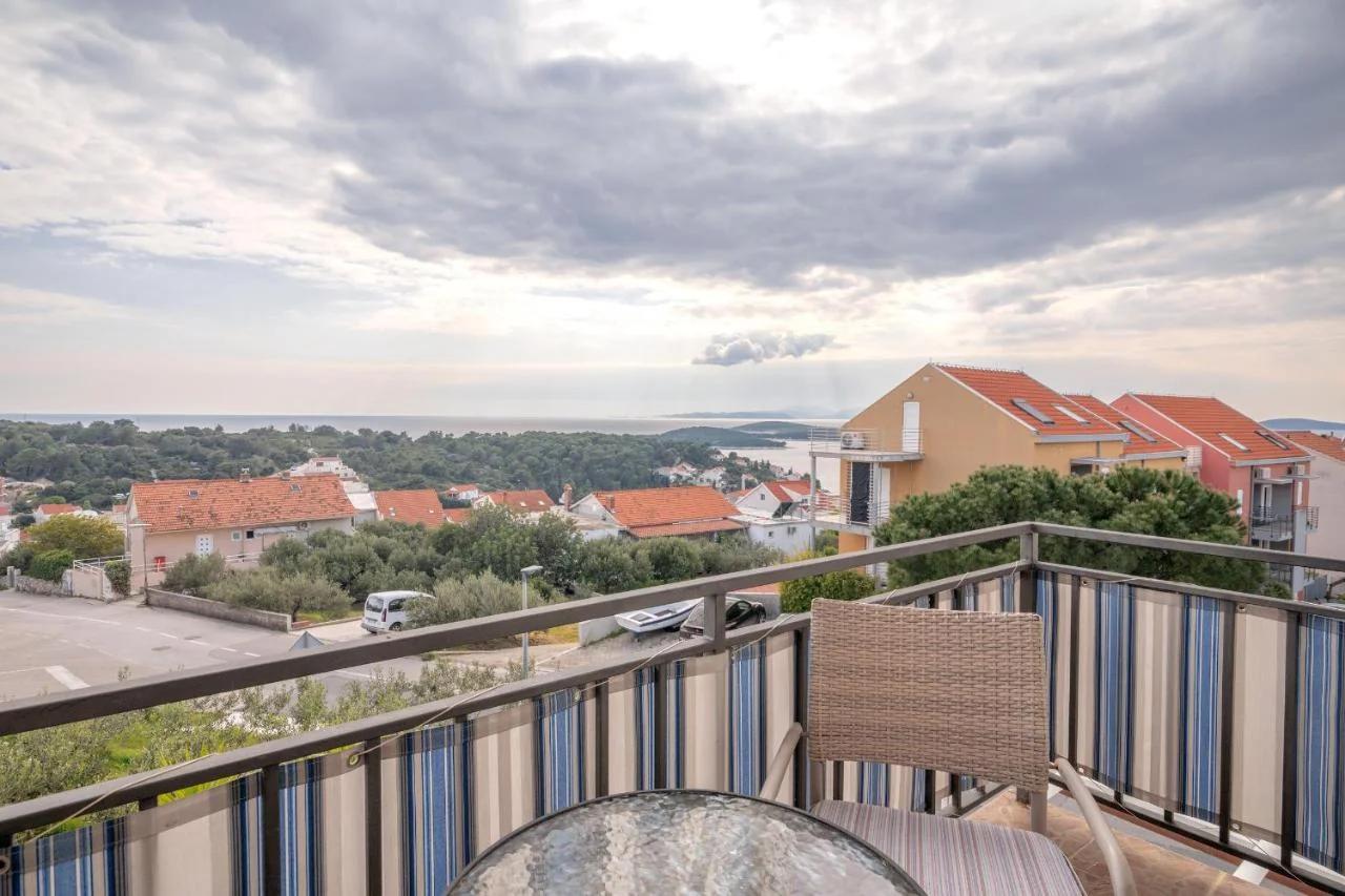 Sea View Apartment with FREE parking photo