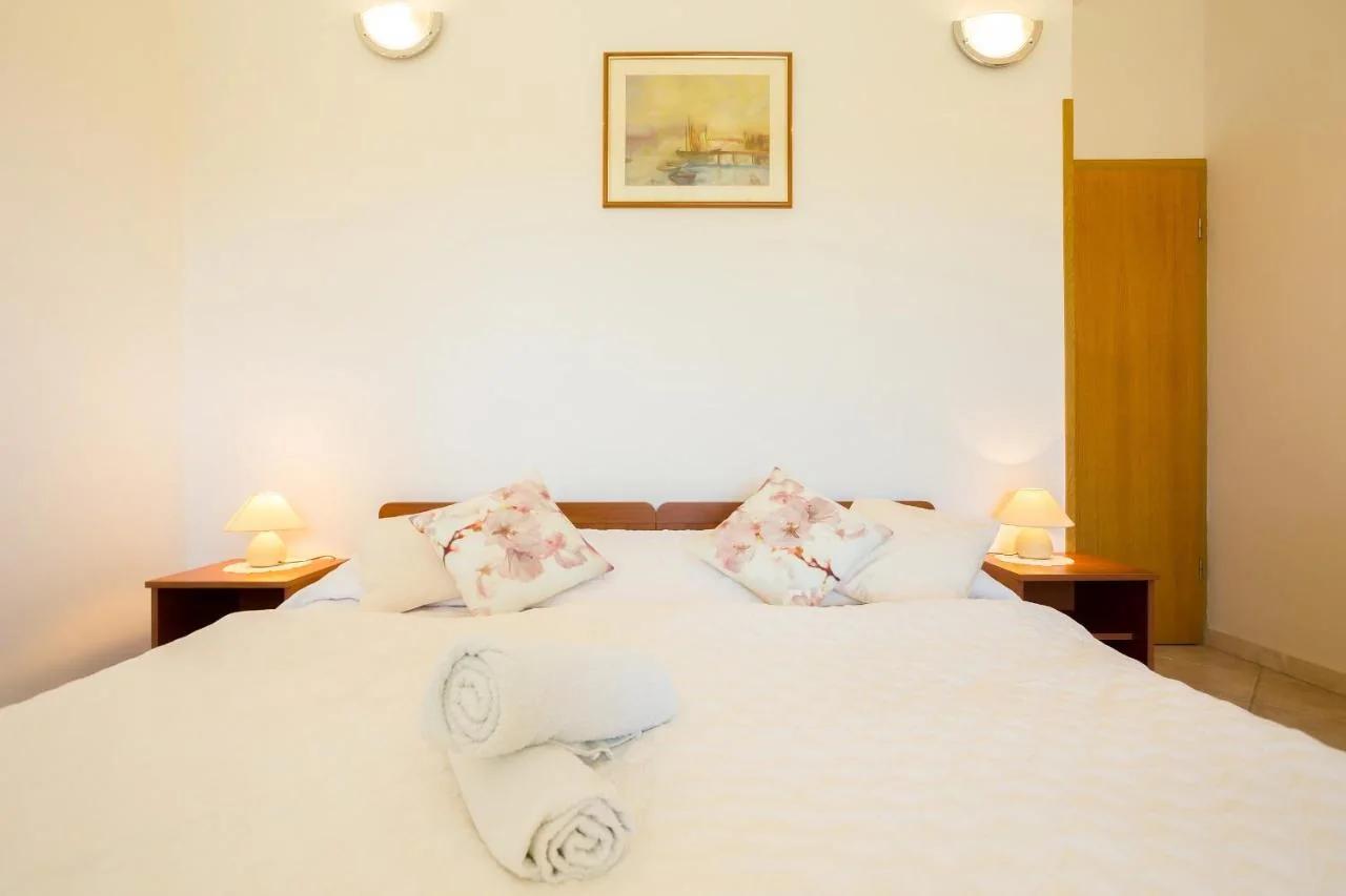 Sunshine Apartments photo