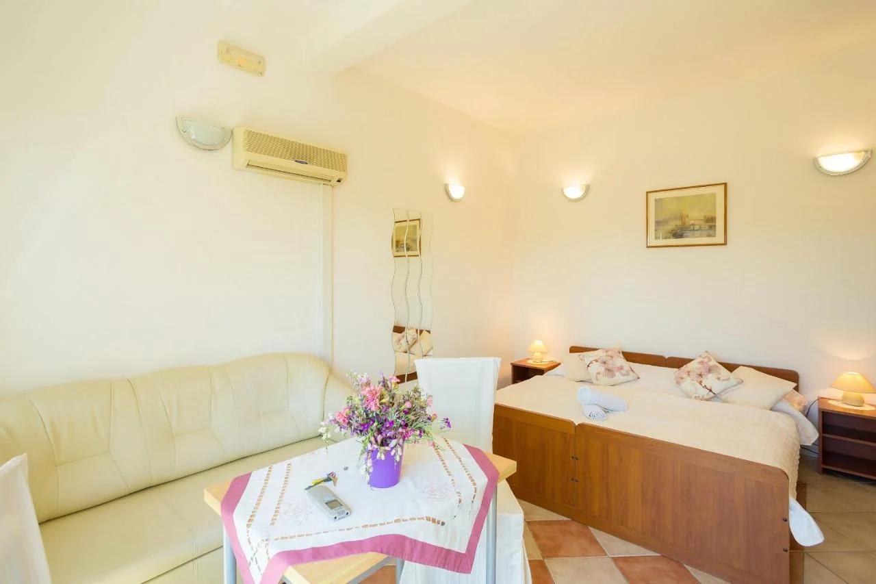 Sunshine Apartments photo