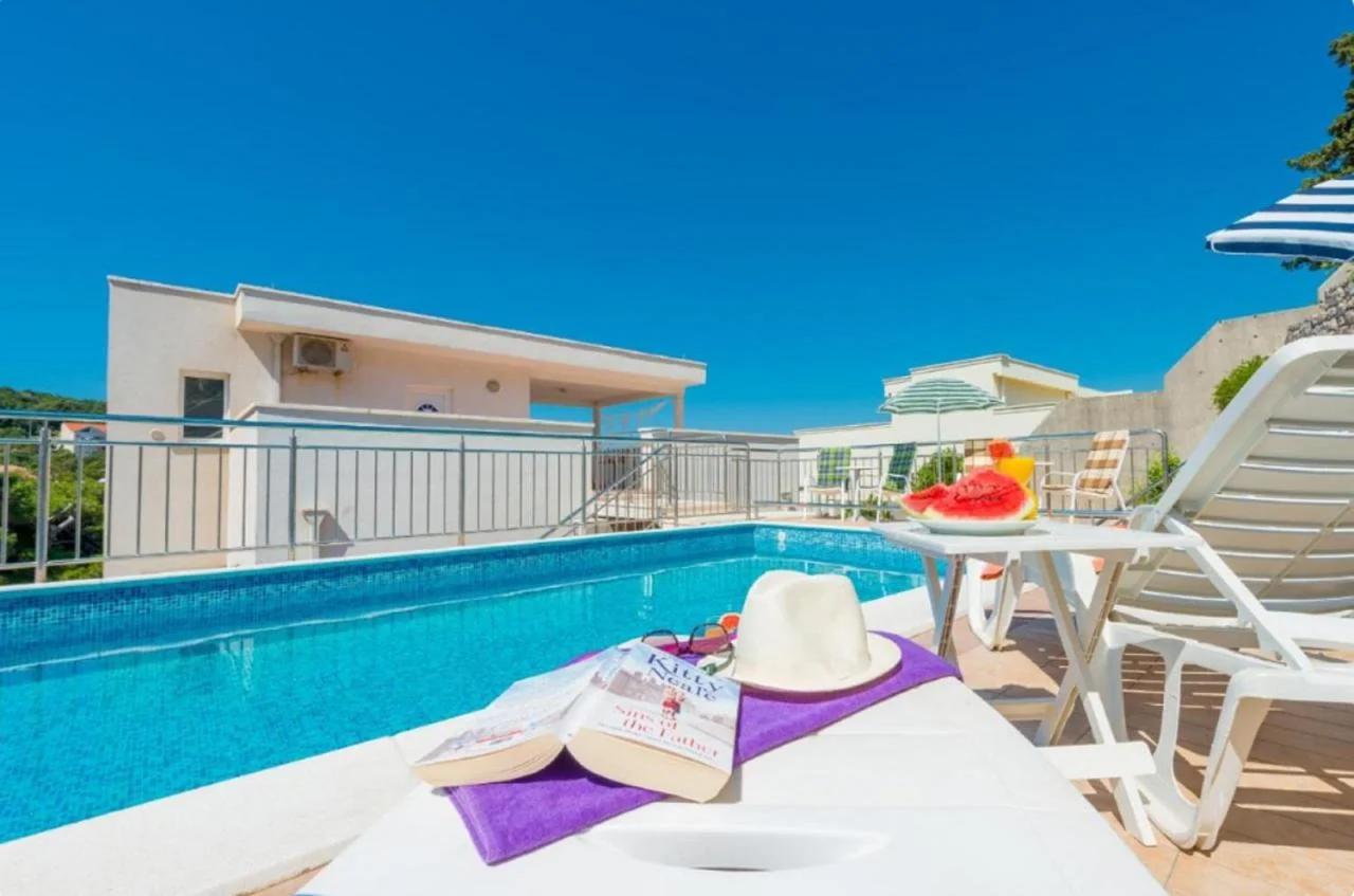 Villa Borna Apartments with Free Parking