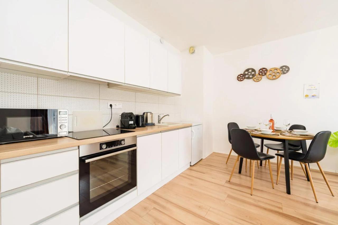 Brand New Modern Apartment-Balcony-Garage foto
