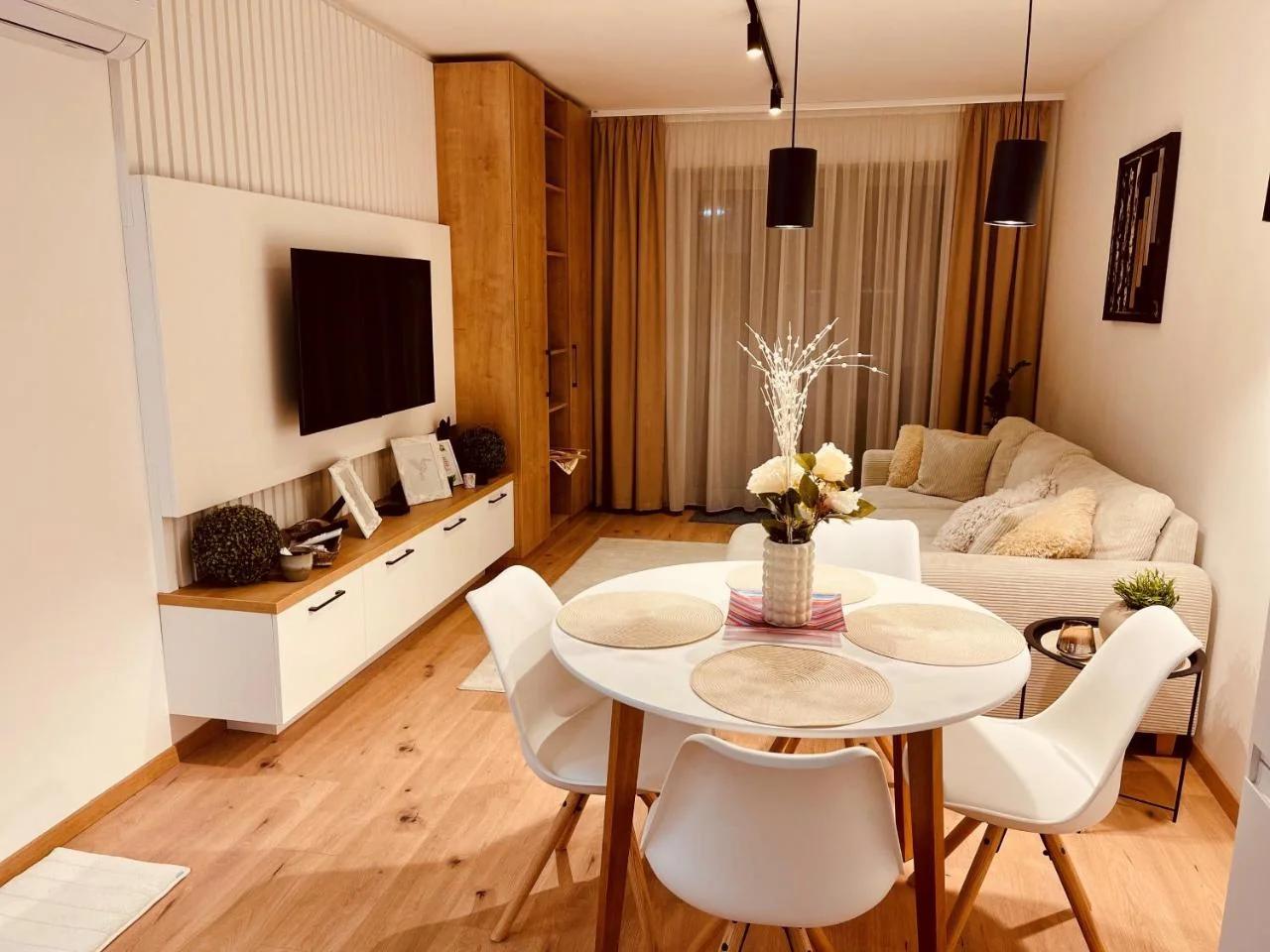 Capri Belvárosi Apartman kerttel photo