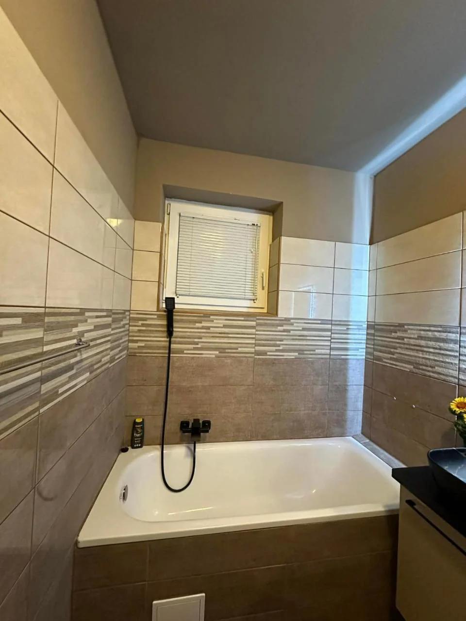 CITY CENTRAL VIP APARTMANT WITH FREE PRIVATE PARKINg photo
