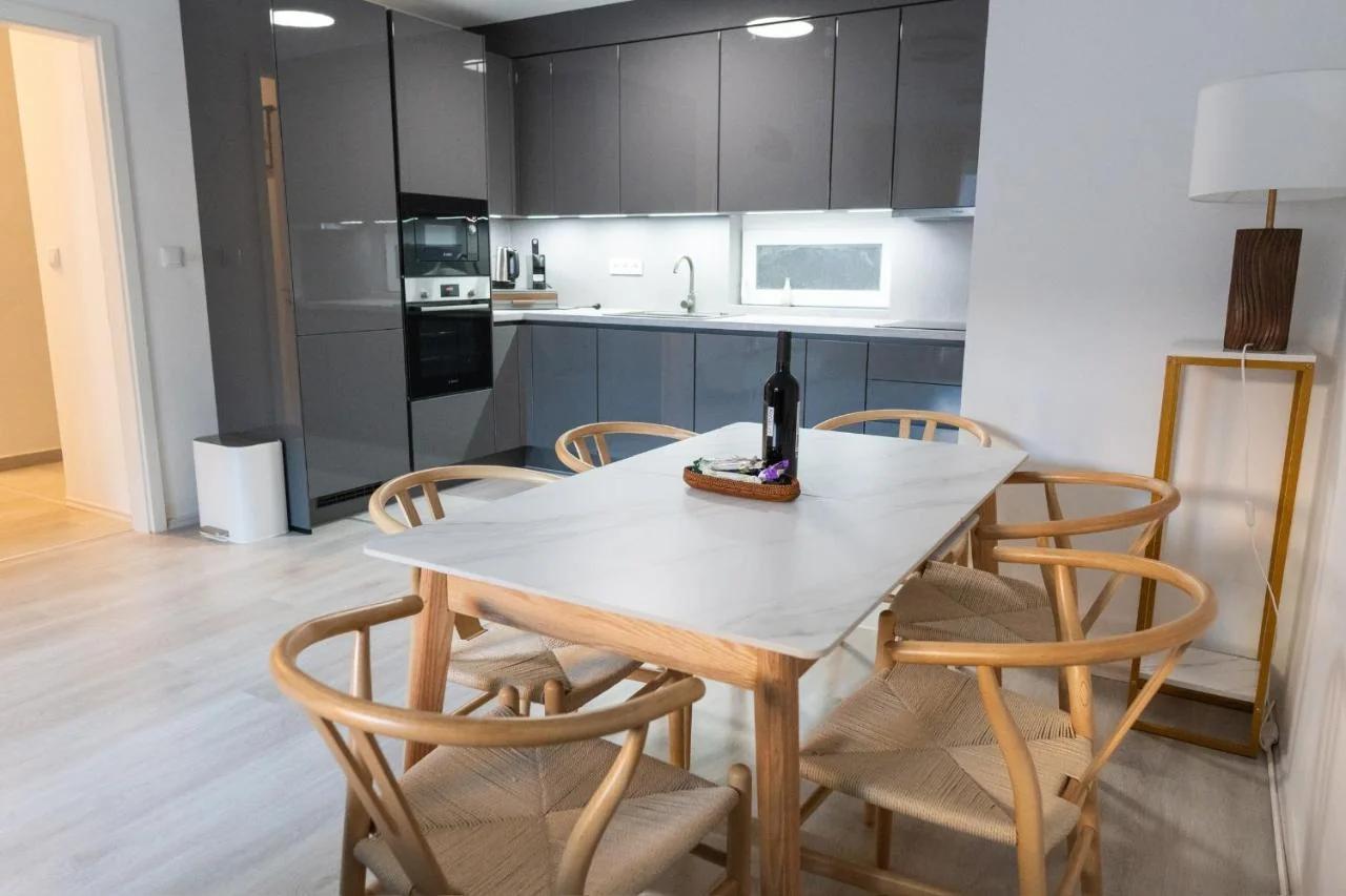 Downtown 2 bedrooms nearby Duna river Balcony-Garage 10 euro per day photo