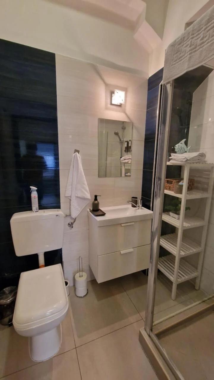 Queen Elizabeth Apartment photo