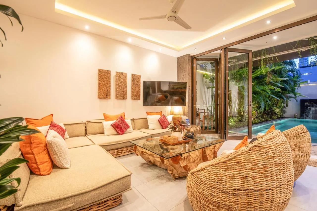 Luxurious 4BR Haven, Steps to Opulent Finns Beach, photo