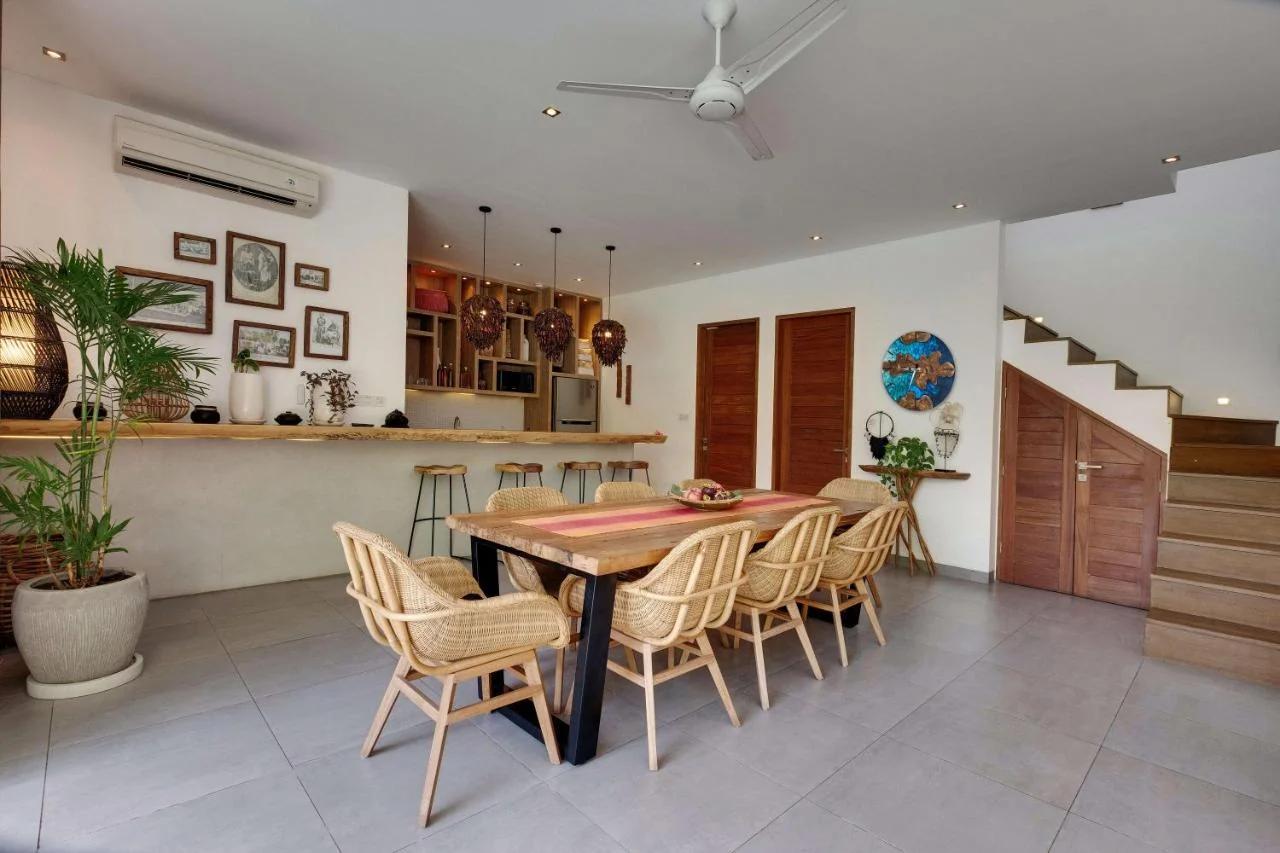 Luxurious 4BR Haven, Steps to Opulent Finns Beach, photo