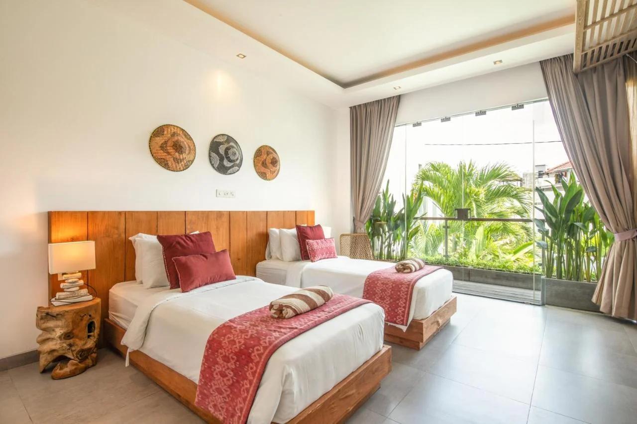 Luxurious 4BR Haven, Steps to Opulent Finns Beach, photo