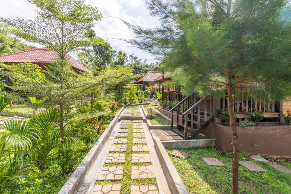 Sun and Moon Bungalow Village foto