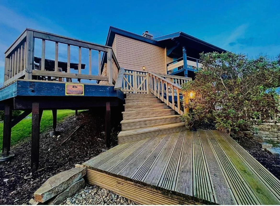Lakeland Lodge 400 year old Bavarian Lodge with Private Hot Tub Pet Friendly