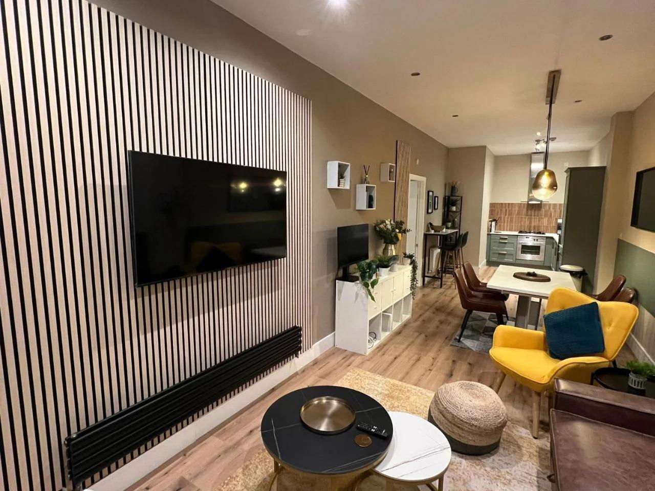 Modern 2 bedroom 2 bathroom Apartment newly renovated