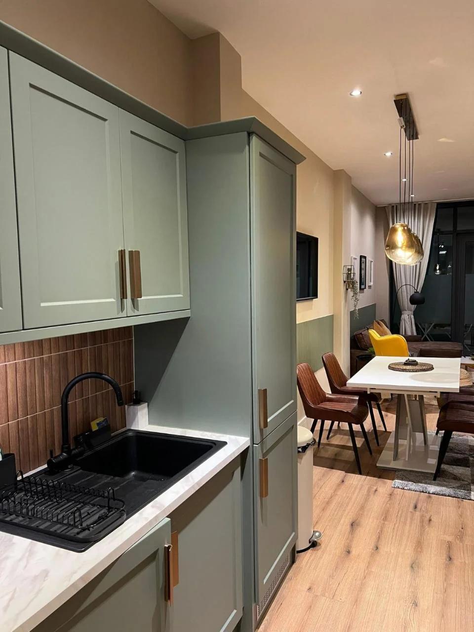 Modern 2 bedroom 2 bathroom Apartment newly renovated photo