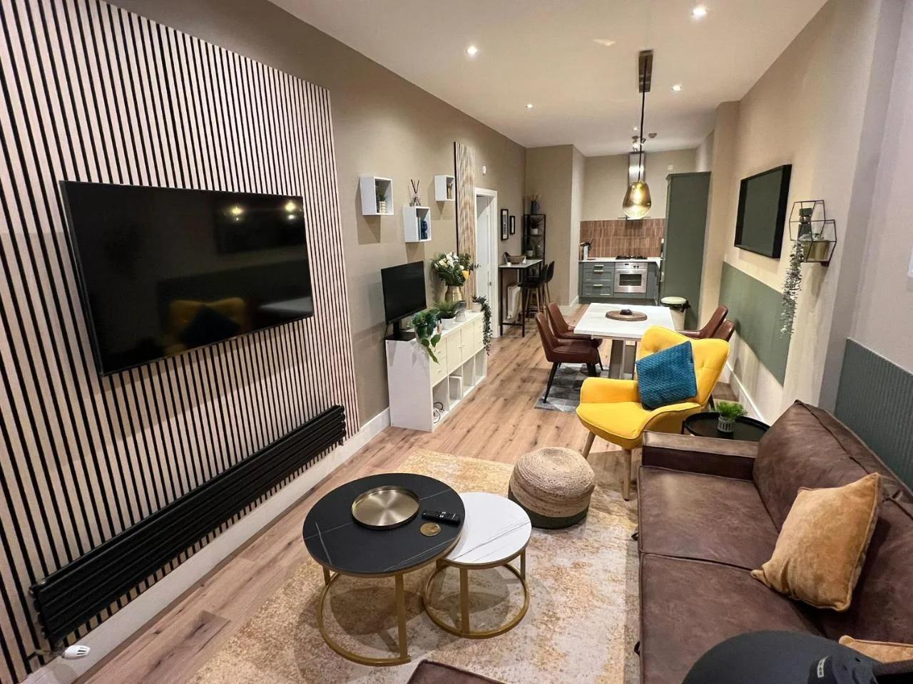 Modern 2 bedroom 2 bathroom Apartment newly renovated photo