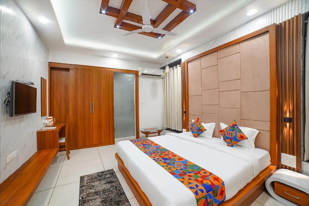 FabHotel Eminent - Patel Nagar, 0riental University foto