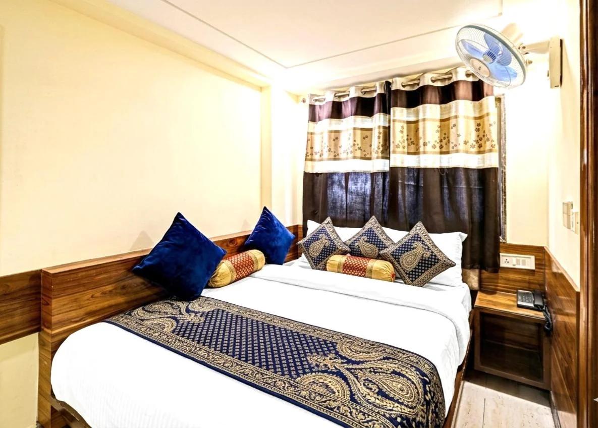 Hotel Cashew le Place 'Front of New Delhi Railway Station & 1 Minute from Connaught Place & City Centre photo