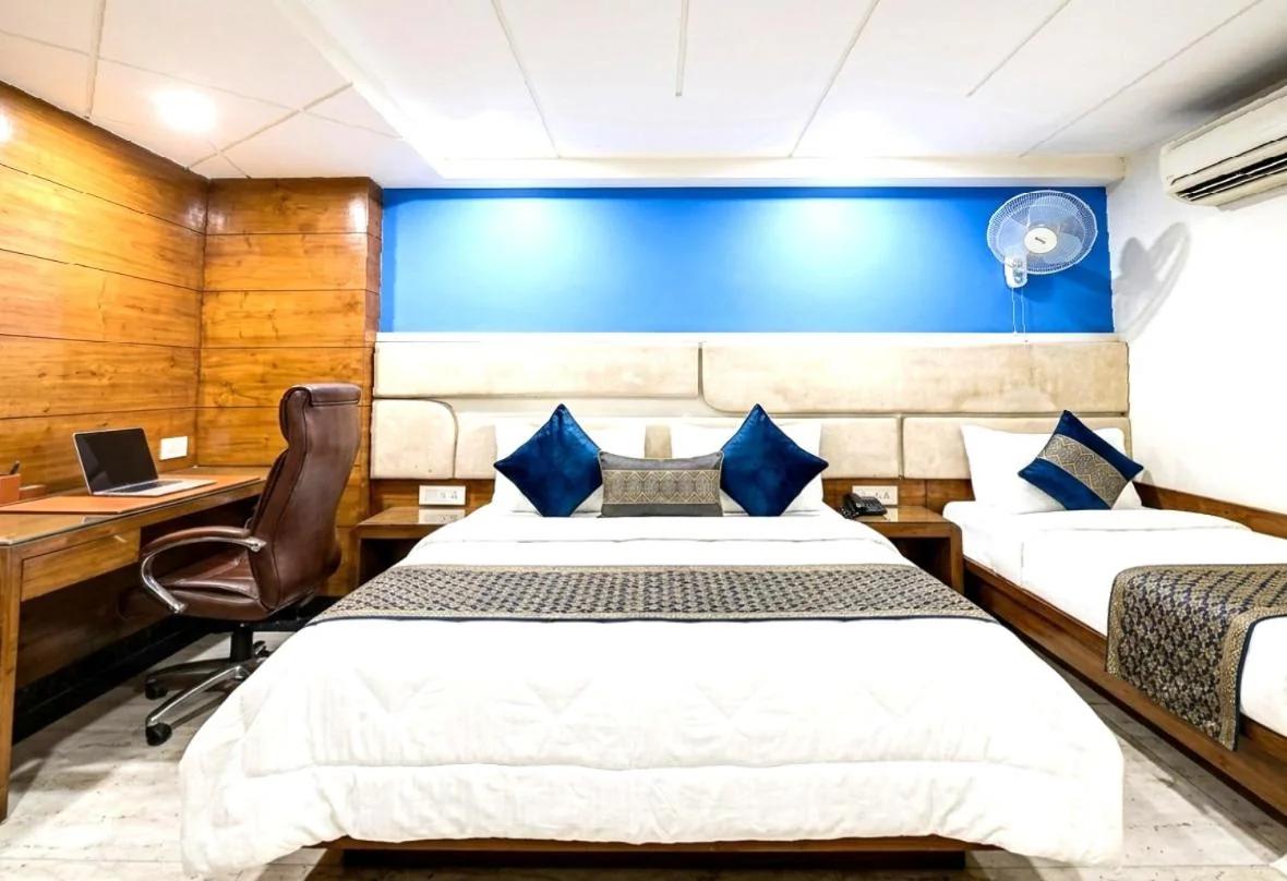 Hotel Cashew le Place 'Front of New Delhi Railway Station & 1 Minute from Connaught Place & City Centre photo