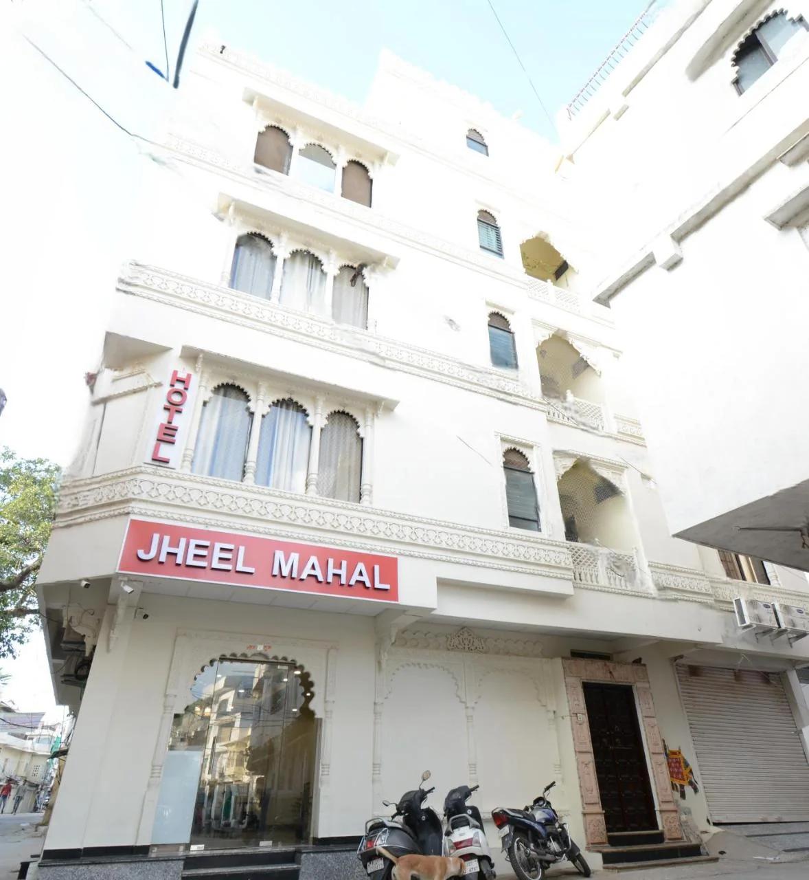 Hotel Jheel Mahal near City Palace