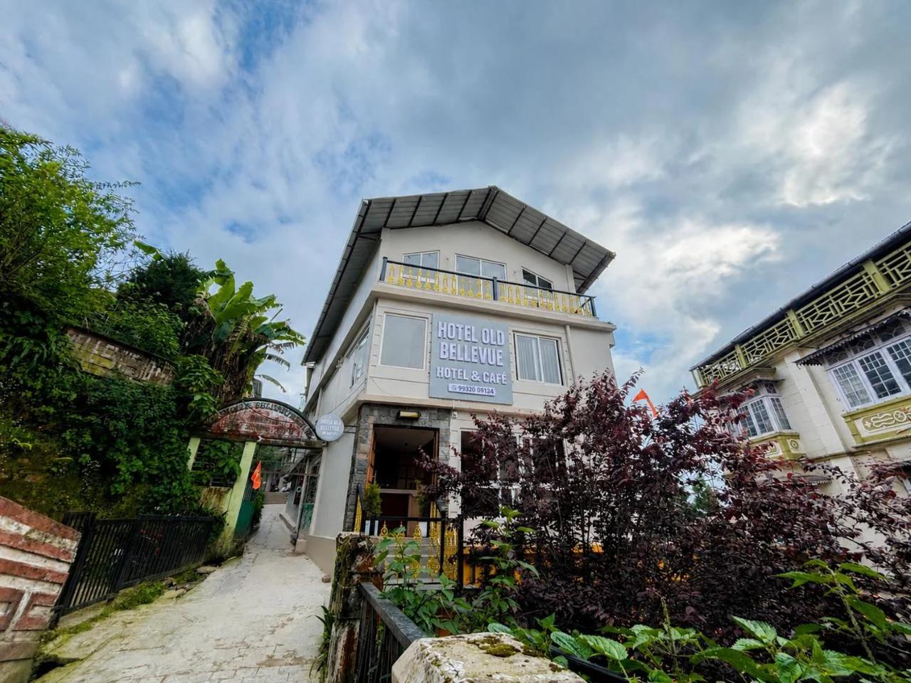 Hotel Old Bellevue Heritage Stay with Mountain Views in Chowrasta Darjeeling photo