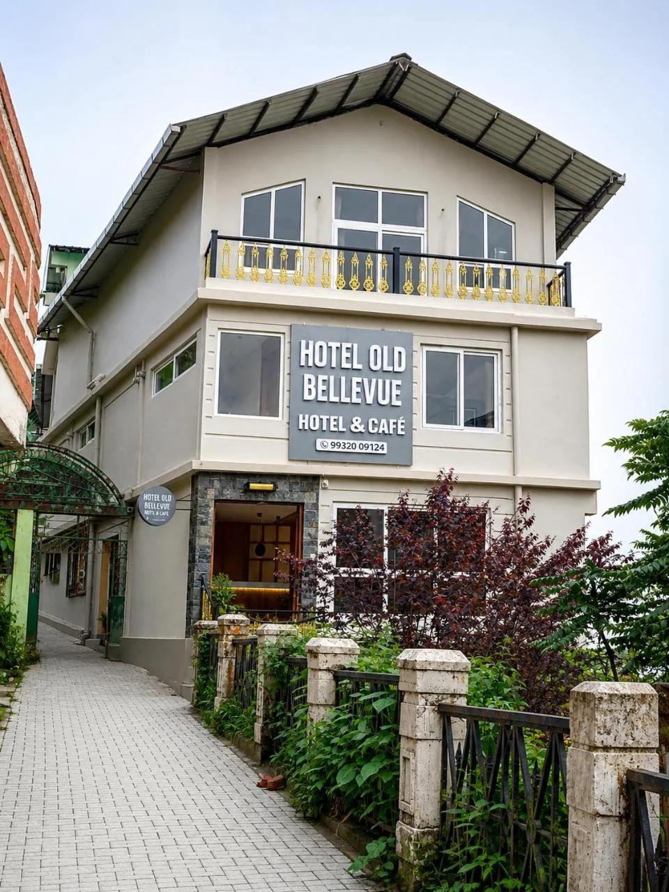 Hotel Old Bellevue Heritage Stay with Mountain Views in Chowrasta Darjeeling photo