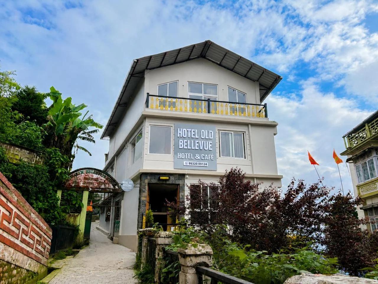 Hotel Old Bellevue Heritage Stay with Mountain Views in Chowrasta Darjeeling photo