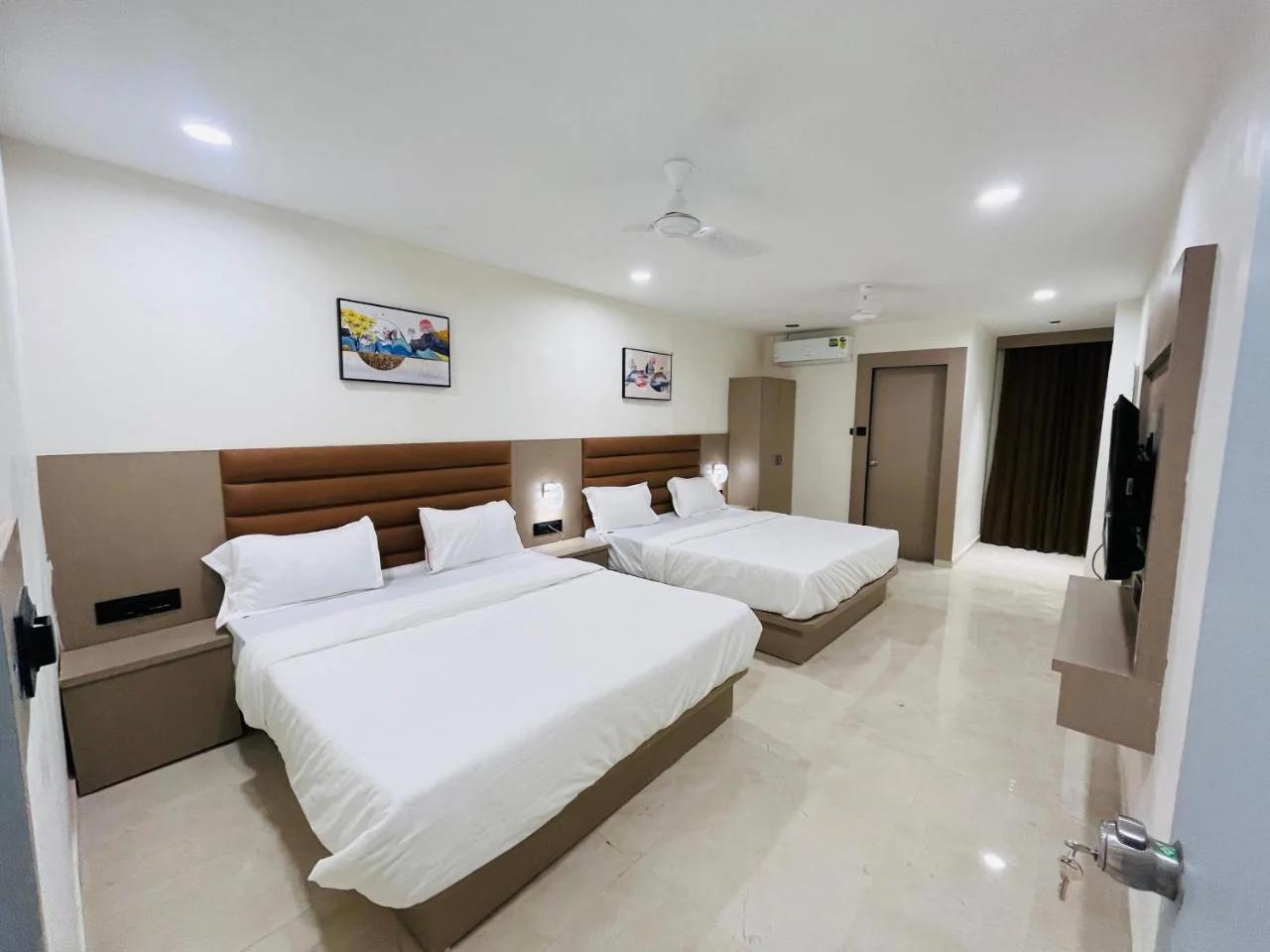 Hotel Pacific Regency foto