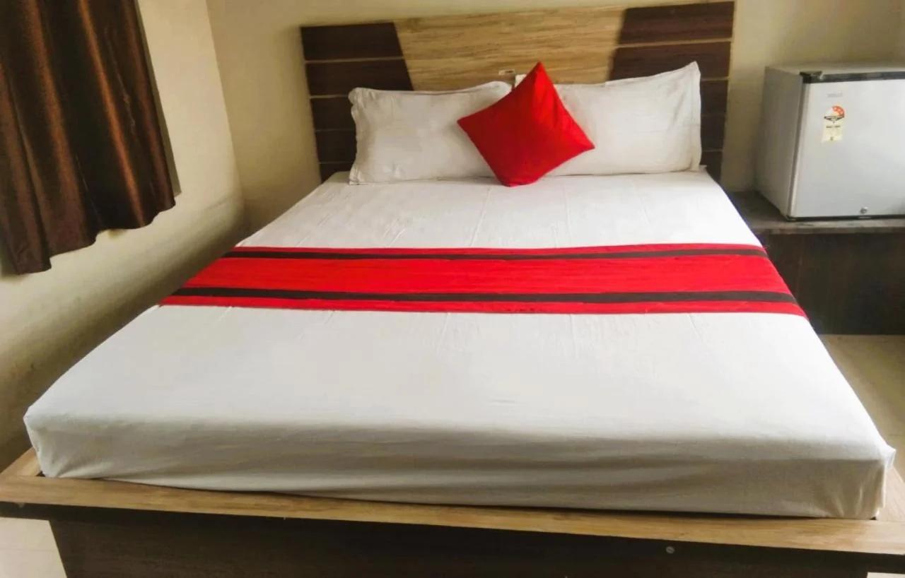 Hotel Raj DUNIYA GUEST House Kalighat WB With AC OR NON AC Room foto