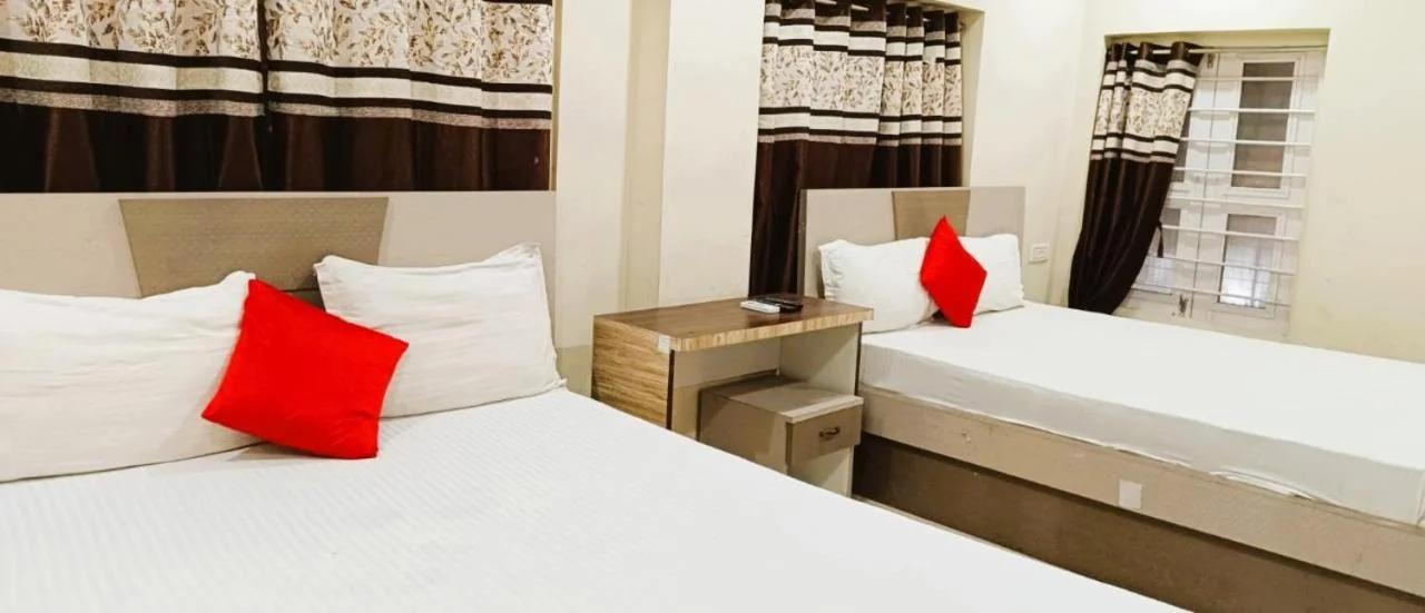 Hotel Raj DUNIYA GUEST House Kalighat WB With AC OR NON AC Room foto