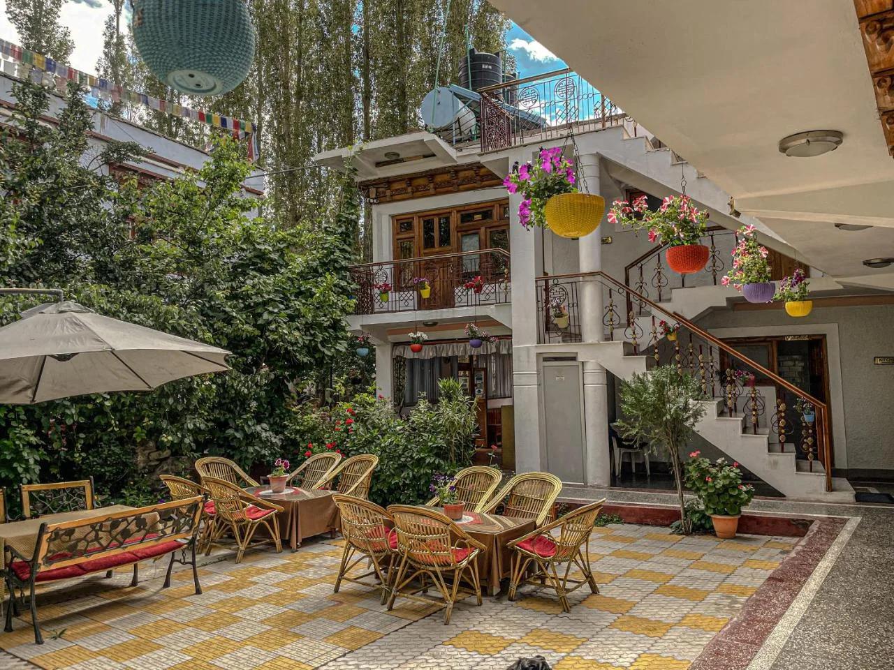 Hotel shaynam