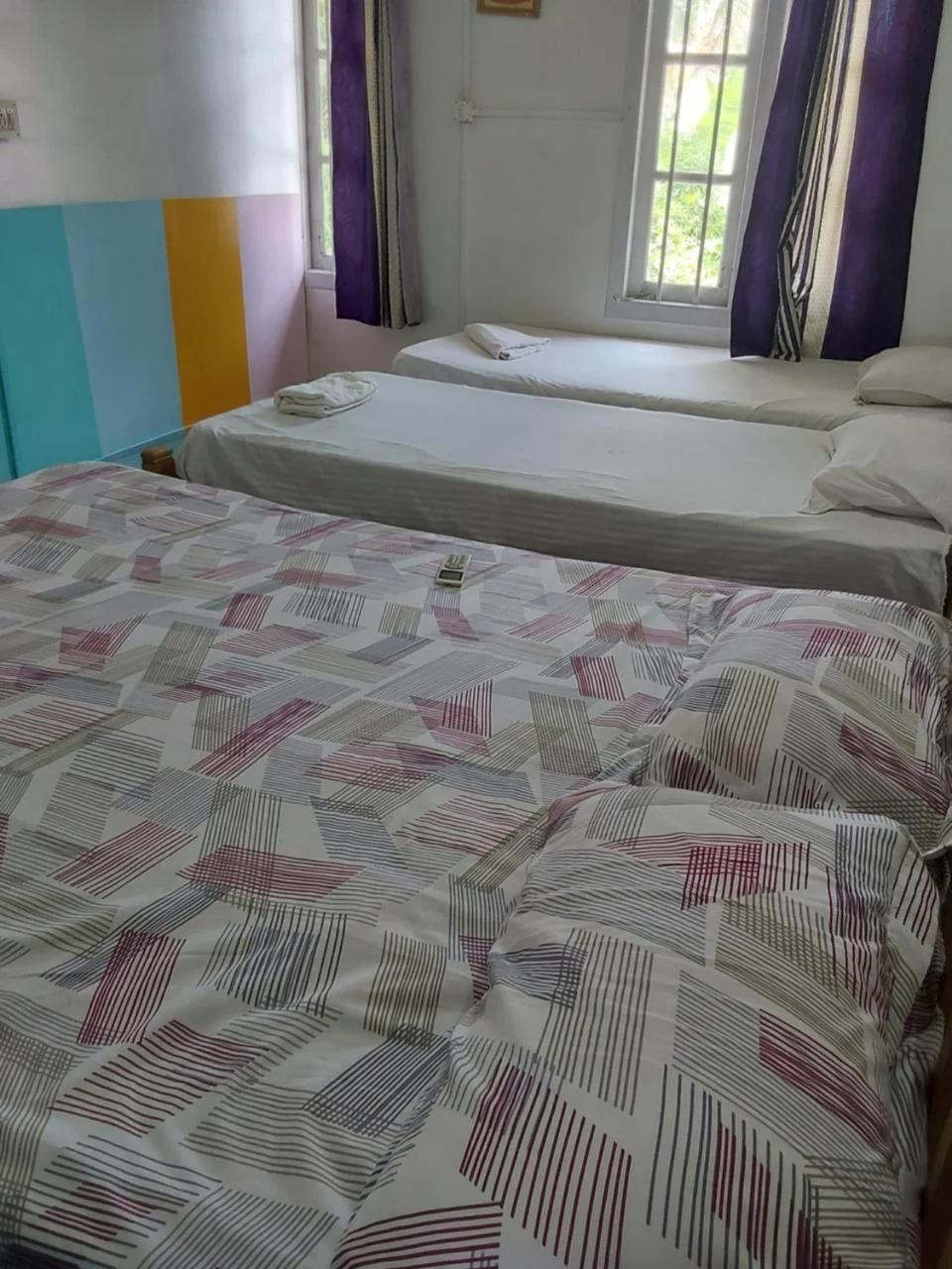 Johnson's Homestay With Pool & Ecohouseboat Near Town Beach photo